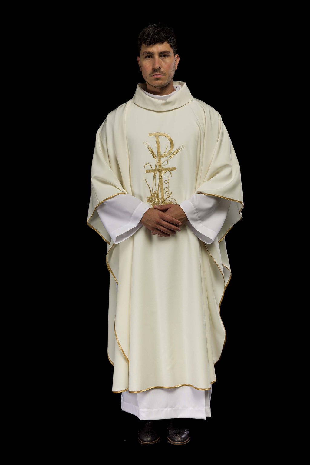 Chasuble embroidered in ecru