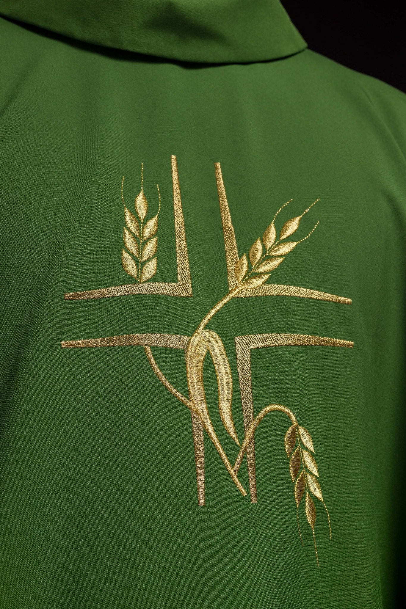Chasuble embroidered with Green Cross KOR/016/01/12 ZIELONY - HAFTINAUSA.COM