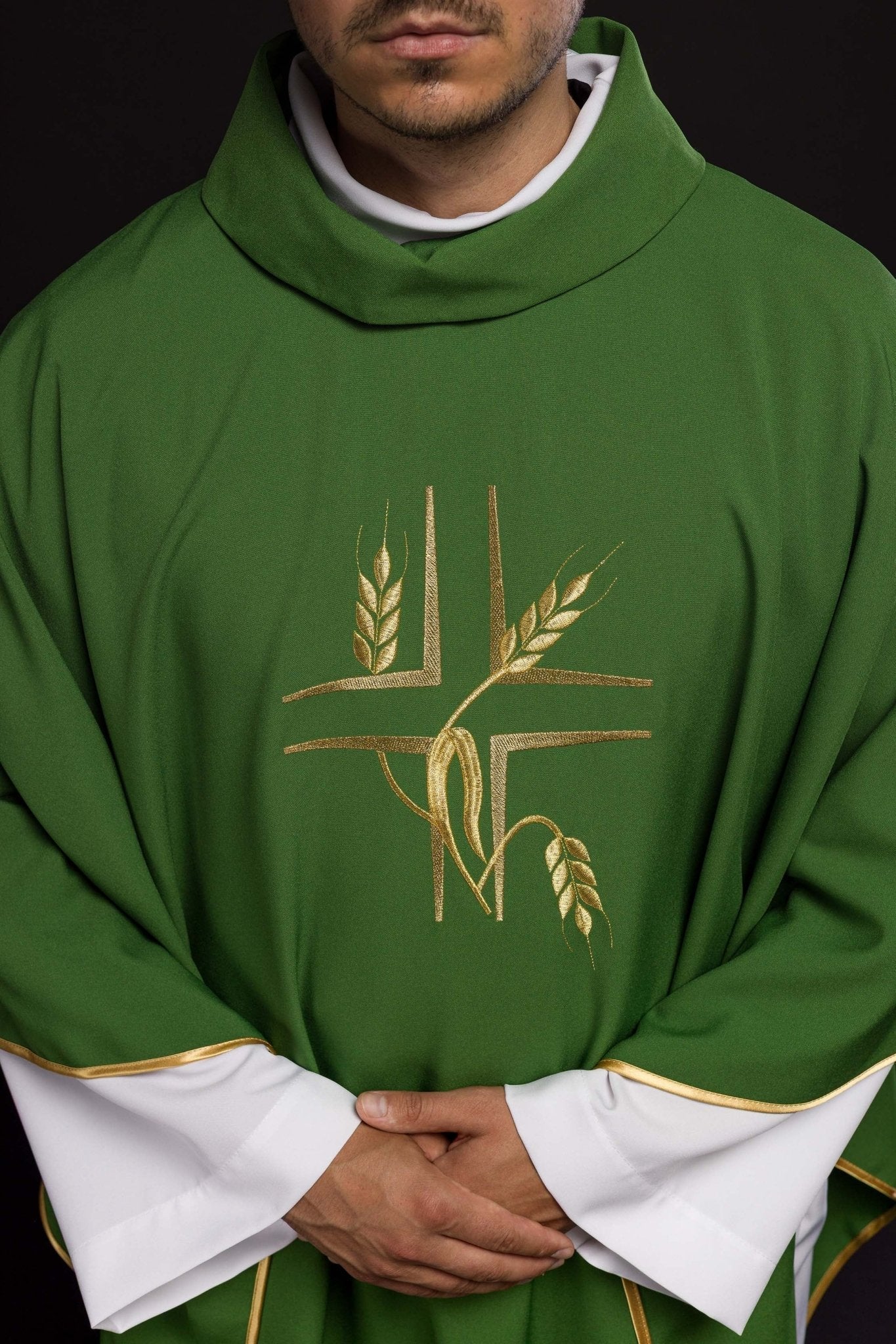 Chasuble embroidered with Green Cross KOR/016/01/12 ZIELONY - HAFTINAUSA.COM