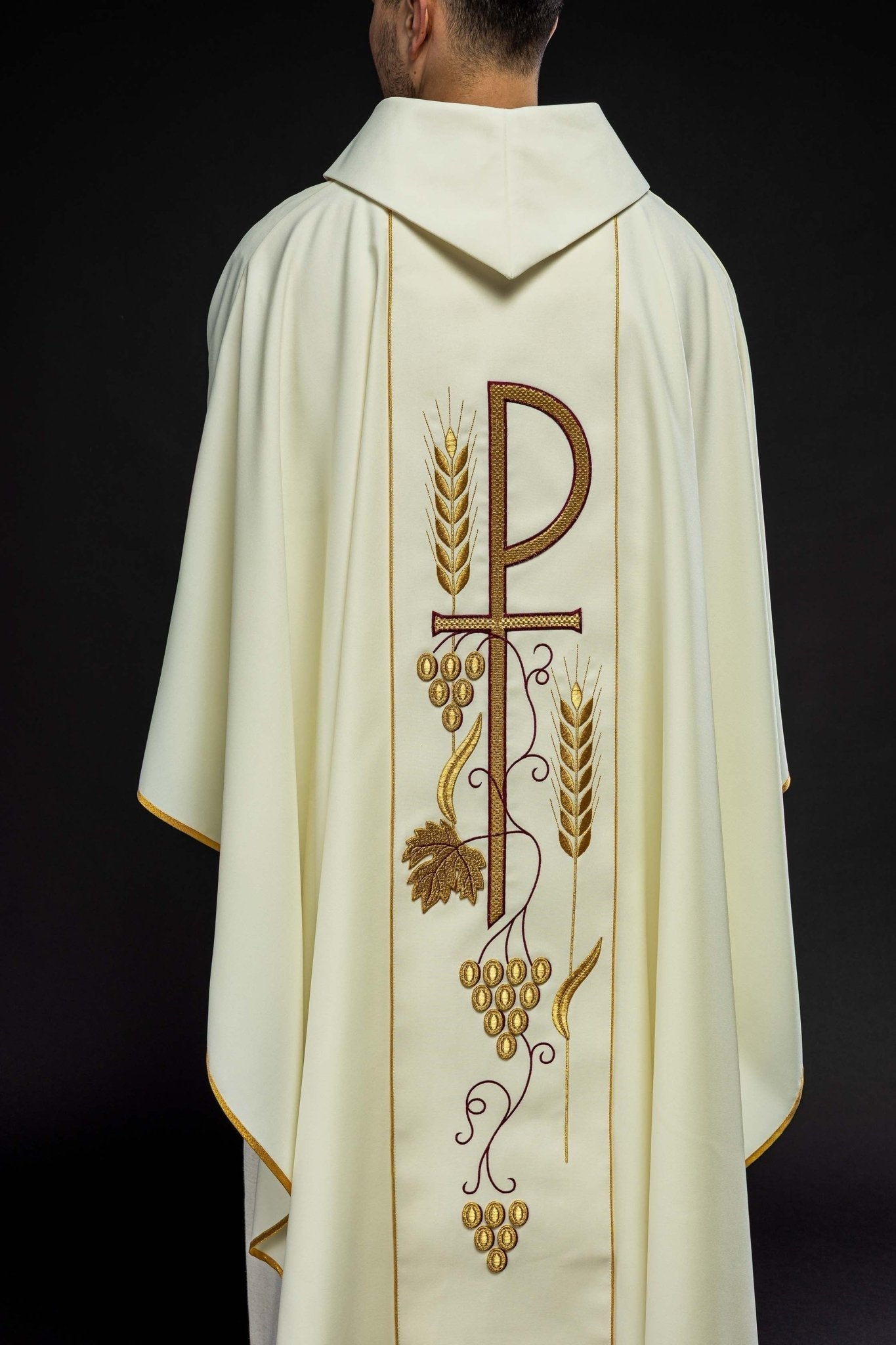 Chasuble embroidered with IHS Chalice pattern in ecru KOR/001/05/01 ECRU - HAFTINAUSA.COM