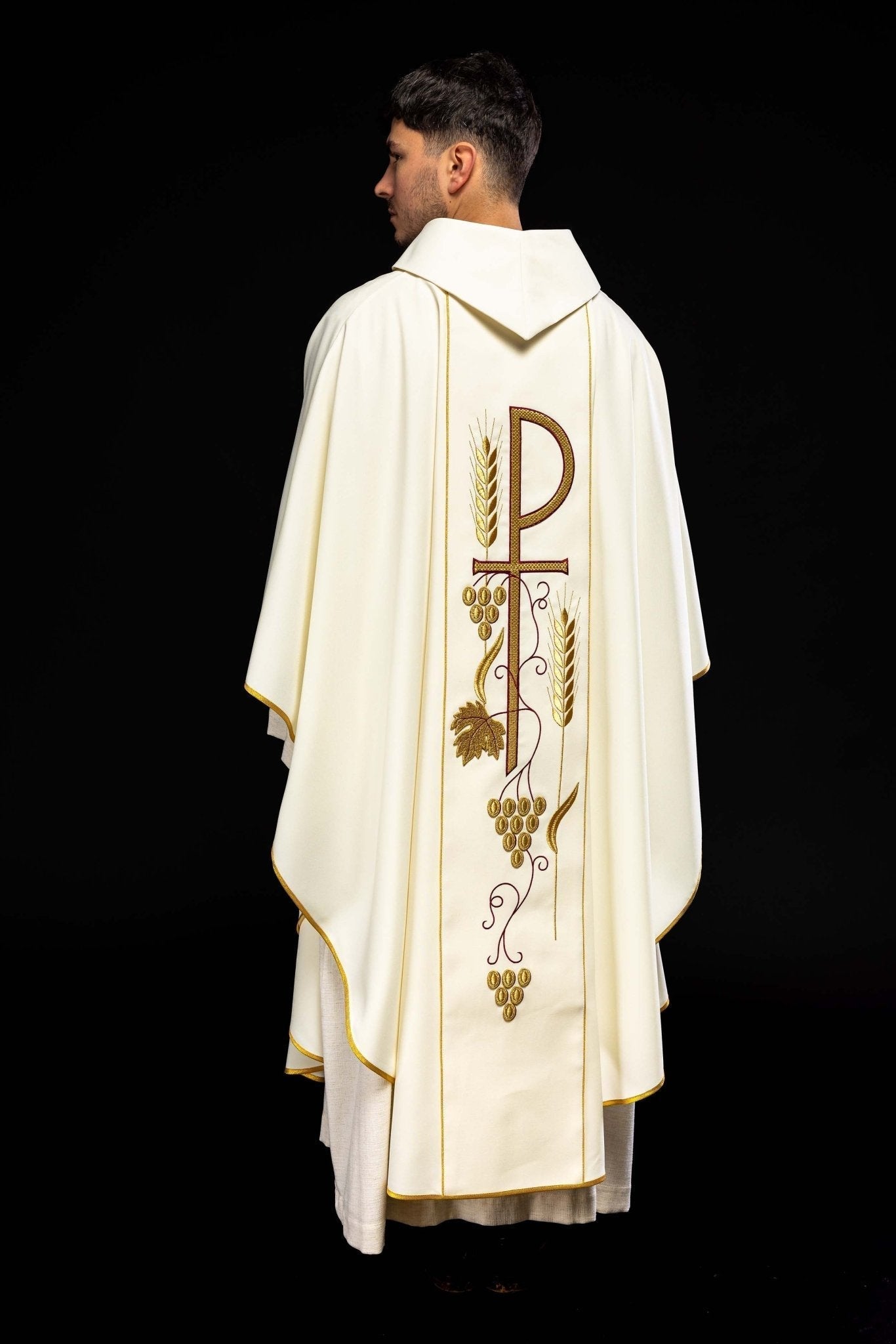 Chasuble embroidered with IHS Chalice pattern in ecru KOR/001/05/01 ECRU - HAFTINAUSA.COM