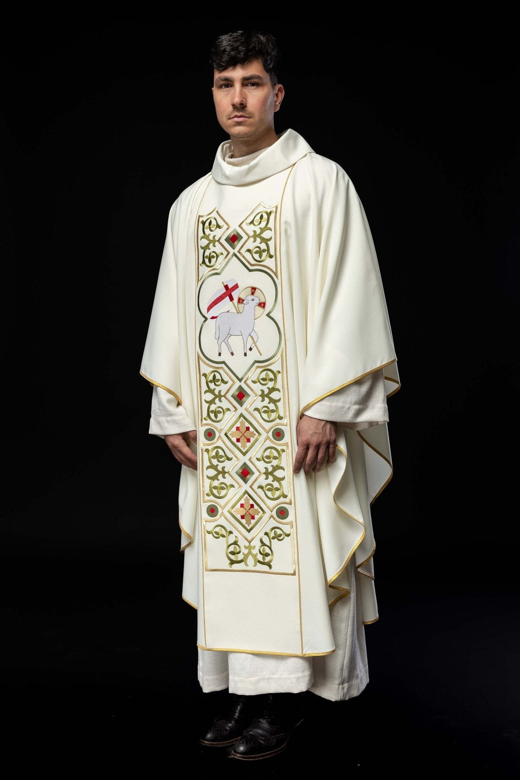 Chasuble embroidered with Lamb pattern in ecru KOR/039/05/01 ECRU - HAFTINAUSA.COM