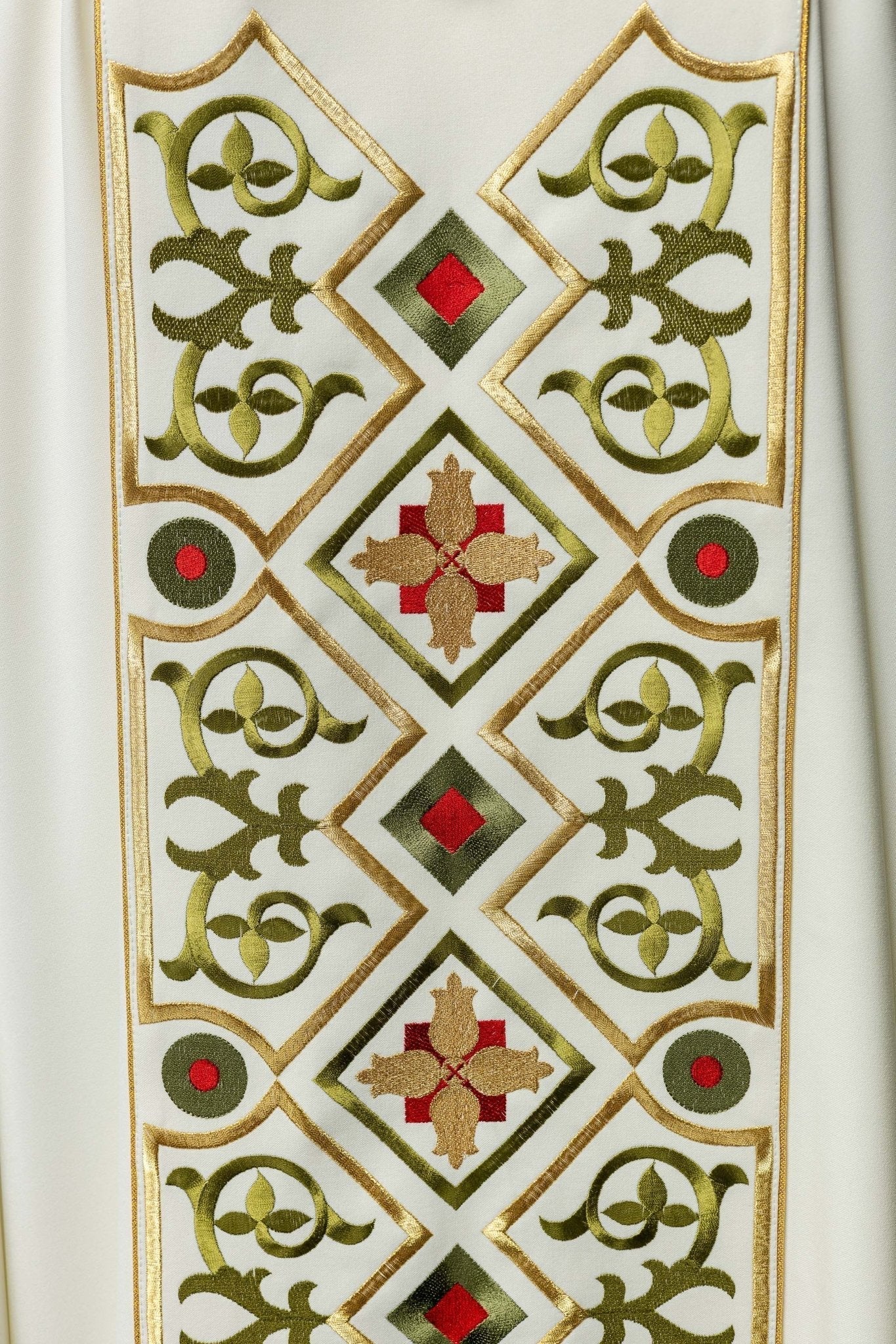 Chasuble embroidered with Lamb pattern in ecru KOR/039/05/01 ECRU - HAFTINAUSA.COM