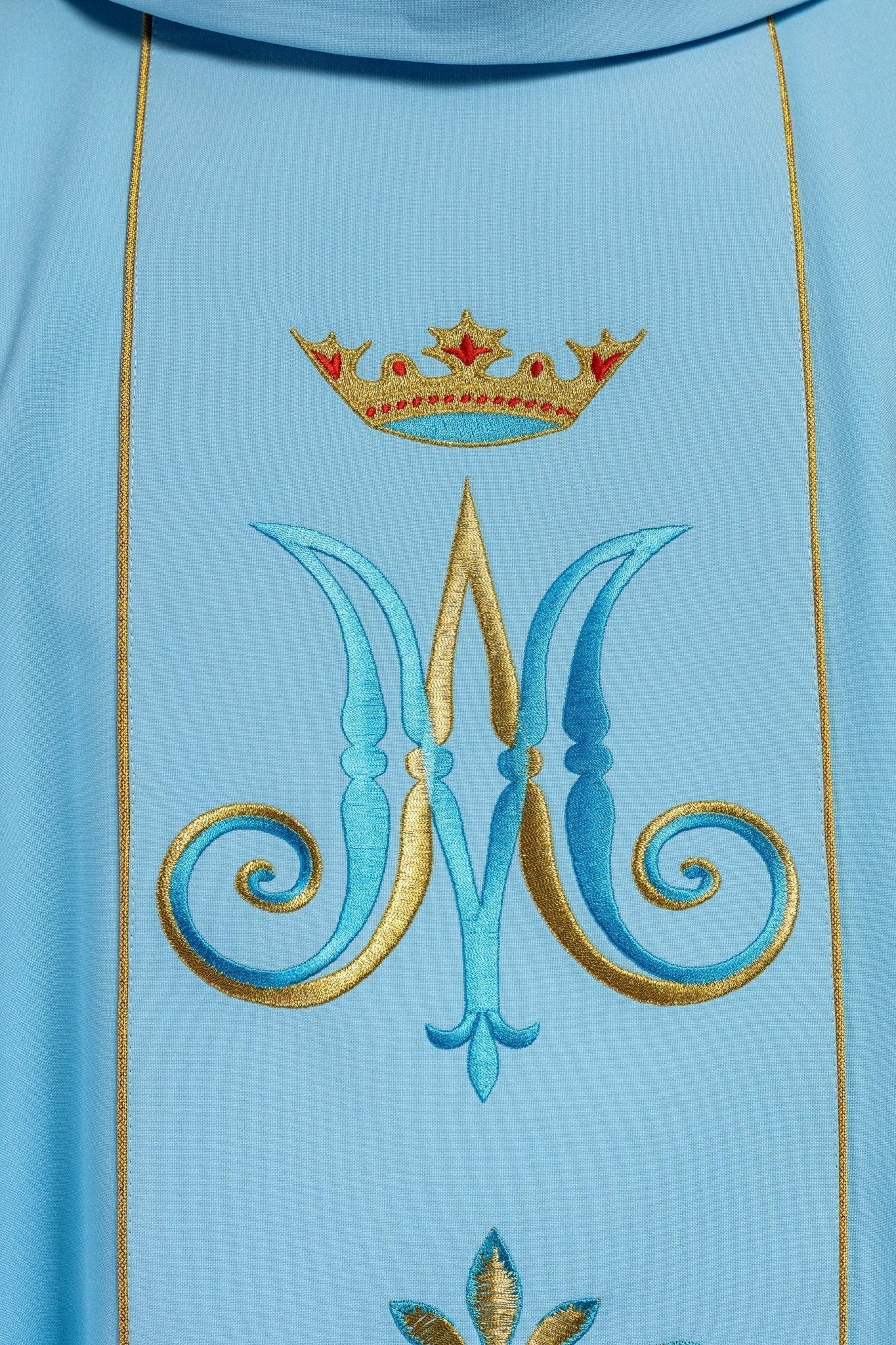 Chasuble embroidered with the Marian motif in blue KOR/061/06/01 NIEBIESKI - HAFTINAUSA.COM