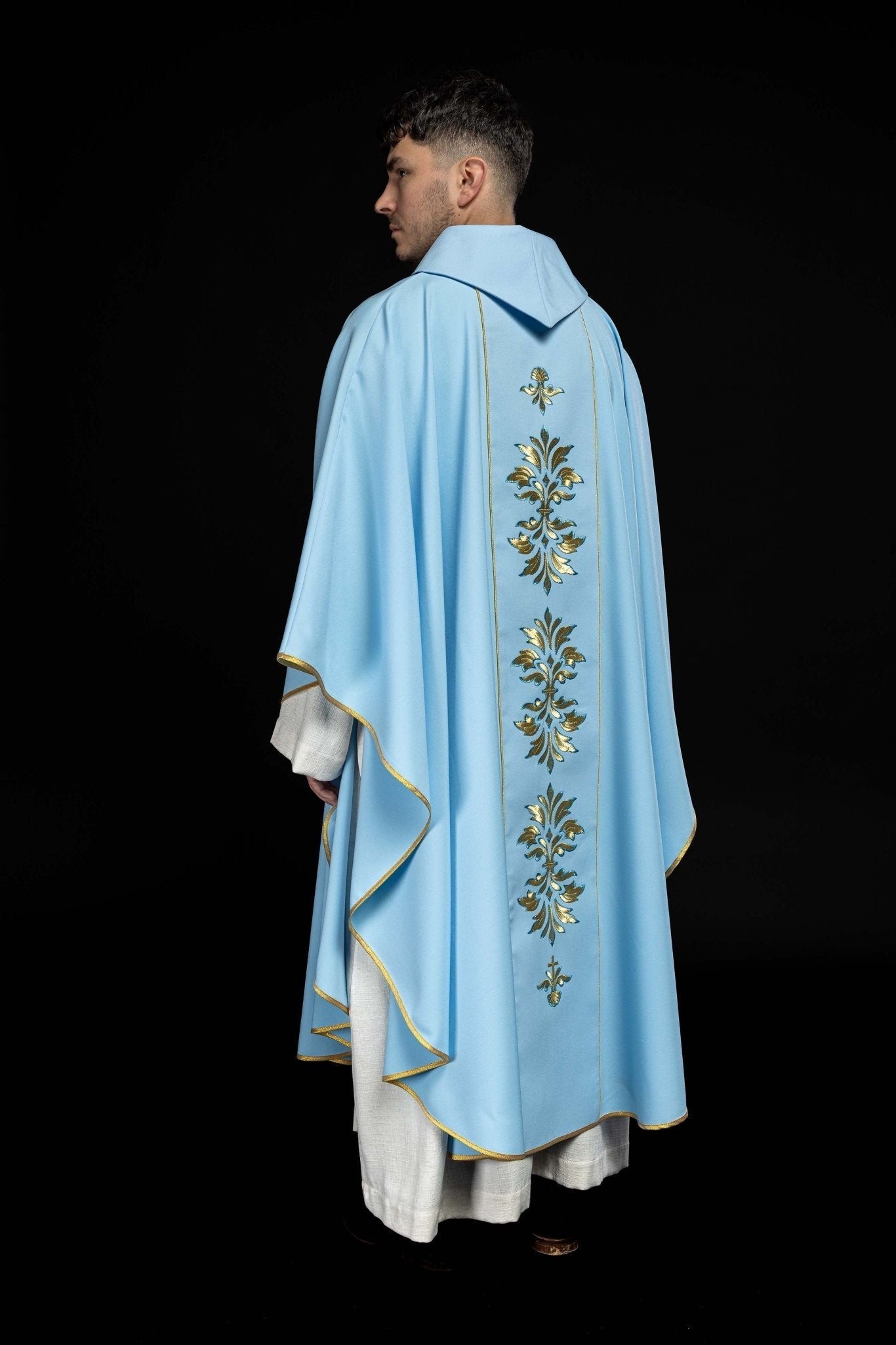 Chasuble embroidered with the Marian motif in blue KOR/061/06/01 NIEBIESKI - HAFTINAUSA.COM
