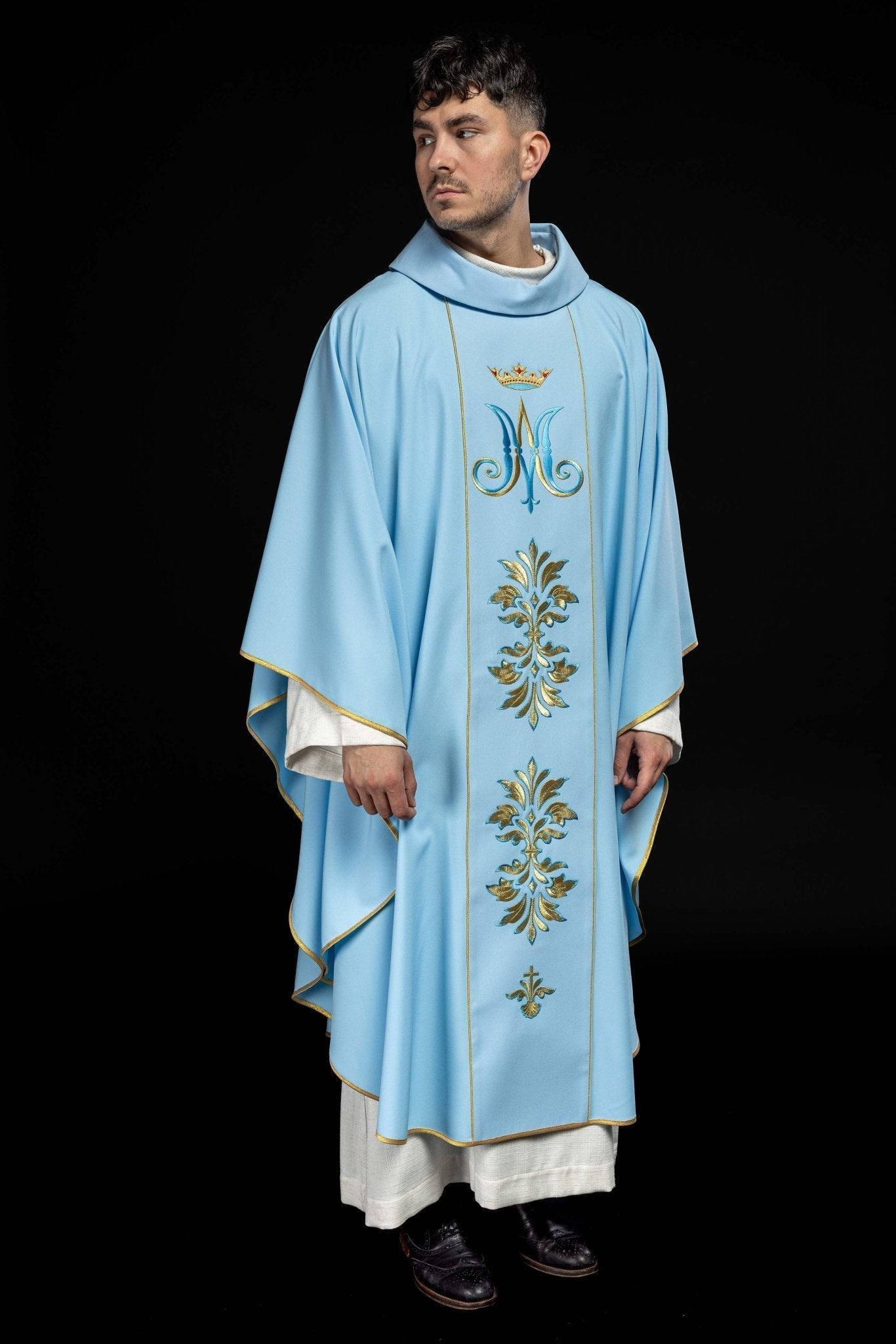 Chasuble embroidered with the Marian motif in blue KOR/061/06/01 NIEBIESKI - HAFTINAUSA.COM