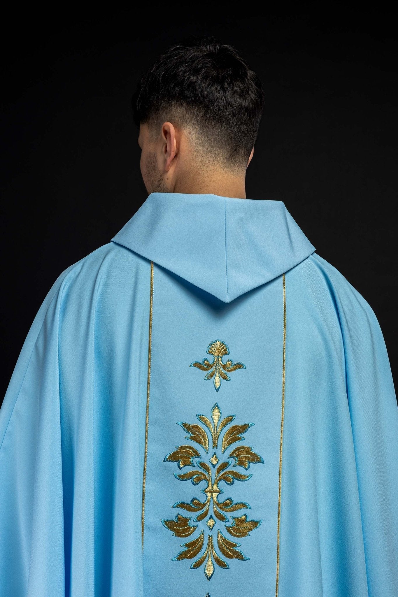 Chasuble embroidered with the Marian motif in blue KOR/061/06/01 NIEBIESKI - HAFTINAUSA.COM