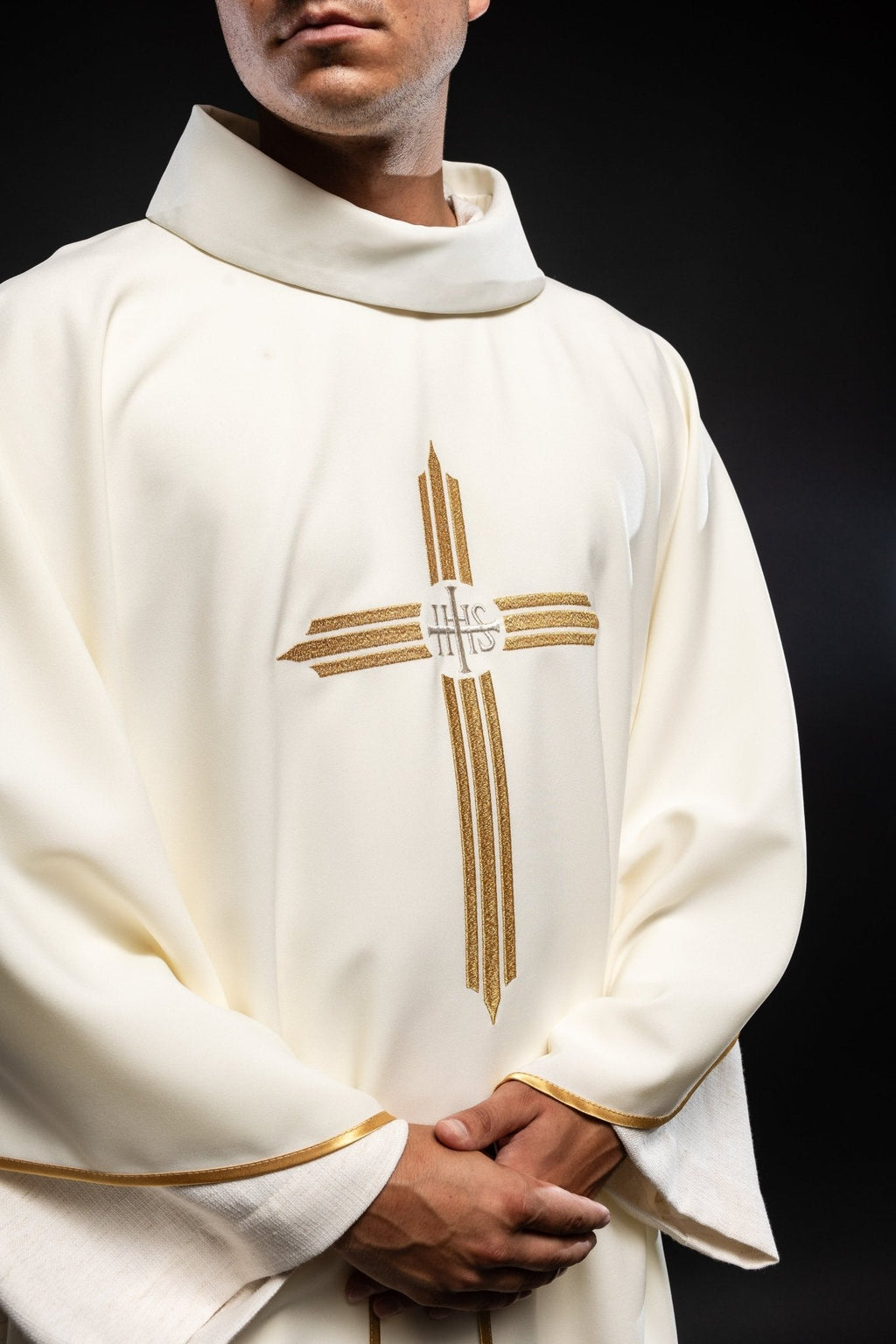 Chasuble embroidered with the symbol of Cross IHS KOR/017/05/12 ECRU - HAFTINAUSA.COM