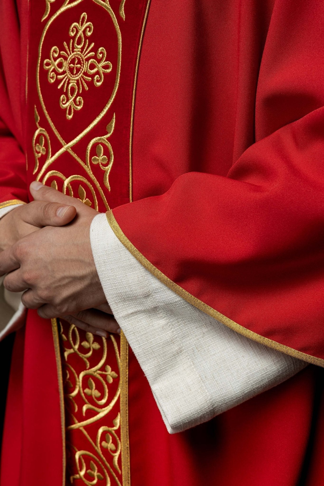 Chasuble made from soft touch red velvet fabric KOR/169/02 - HAFTINAUSA.COM