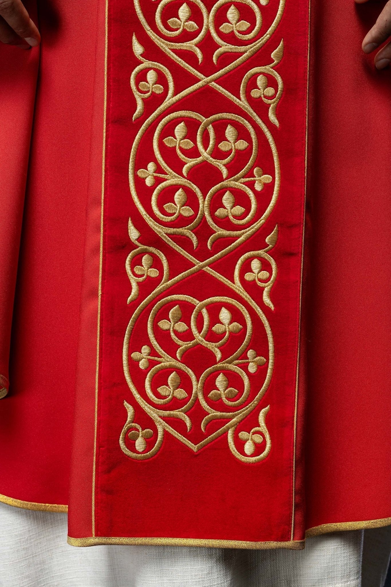 Chasuble made from soft touch red velvet fabric KOR/169/02 - HAFTINAUSA.COM