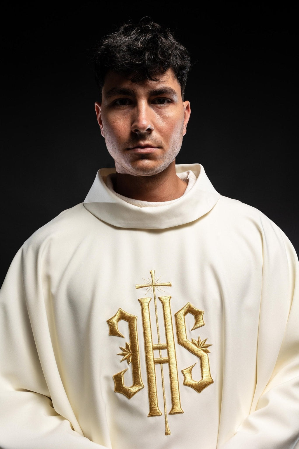 Chasuble with 3D embroidery IHS symbol KOR/010/05/12 ECRU - HAFTINAUSA.COM