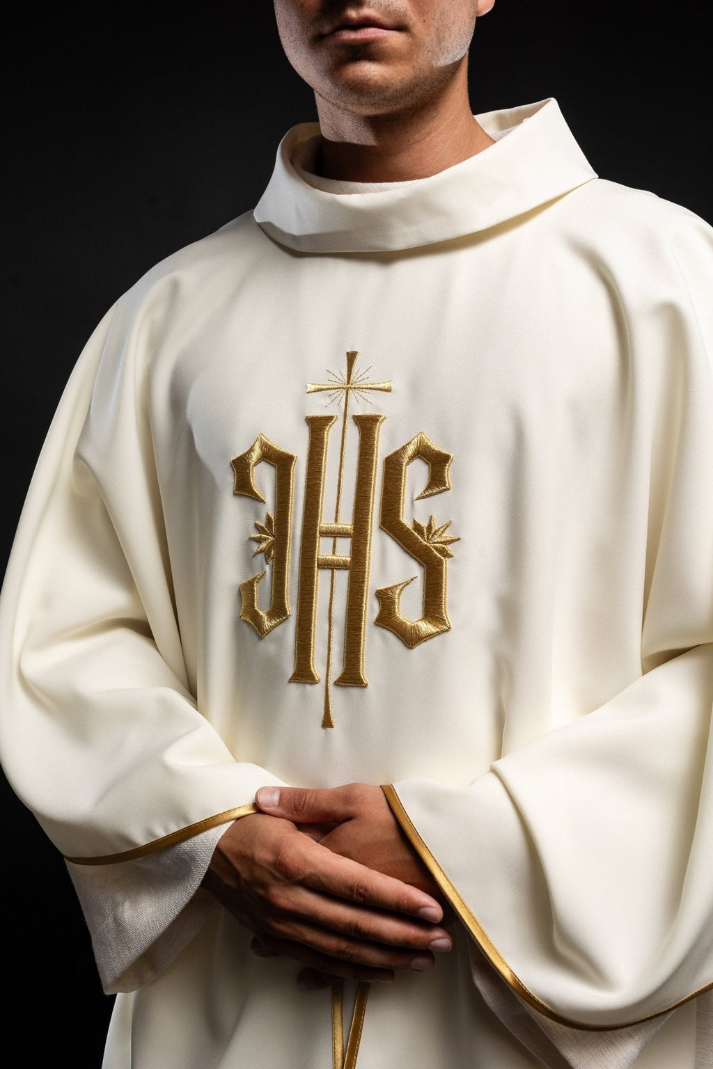 Chasuble with 3D embroidery IHS symbol KOR/010/05/12 ECRU - HAFTINAUSA.COM