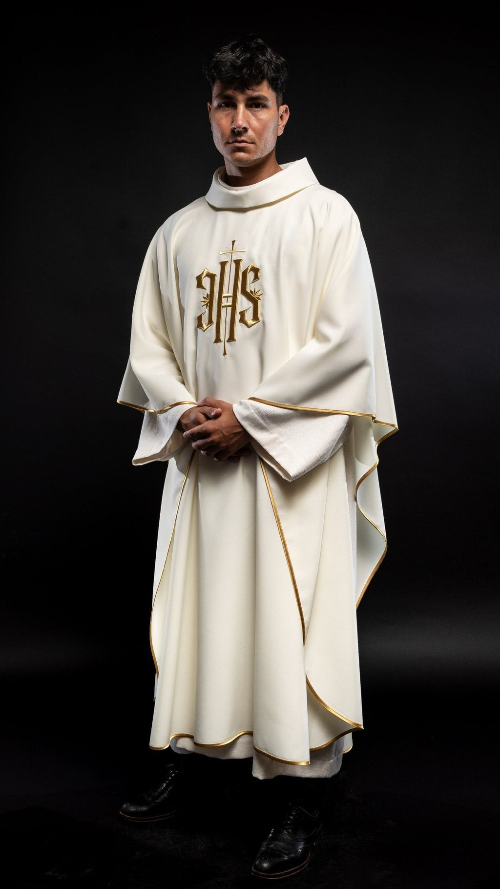 Chasuble with 3D embroidery IHS symbol KOR/010/05/12 ECRU - HAFTINAUSA.COM