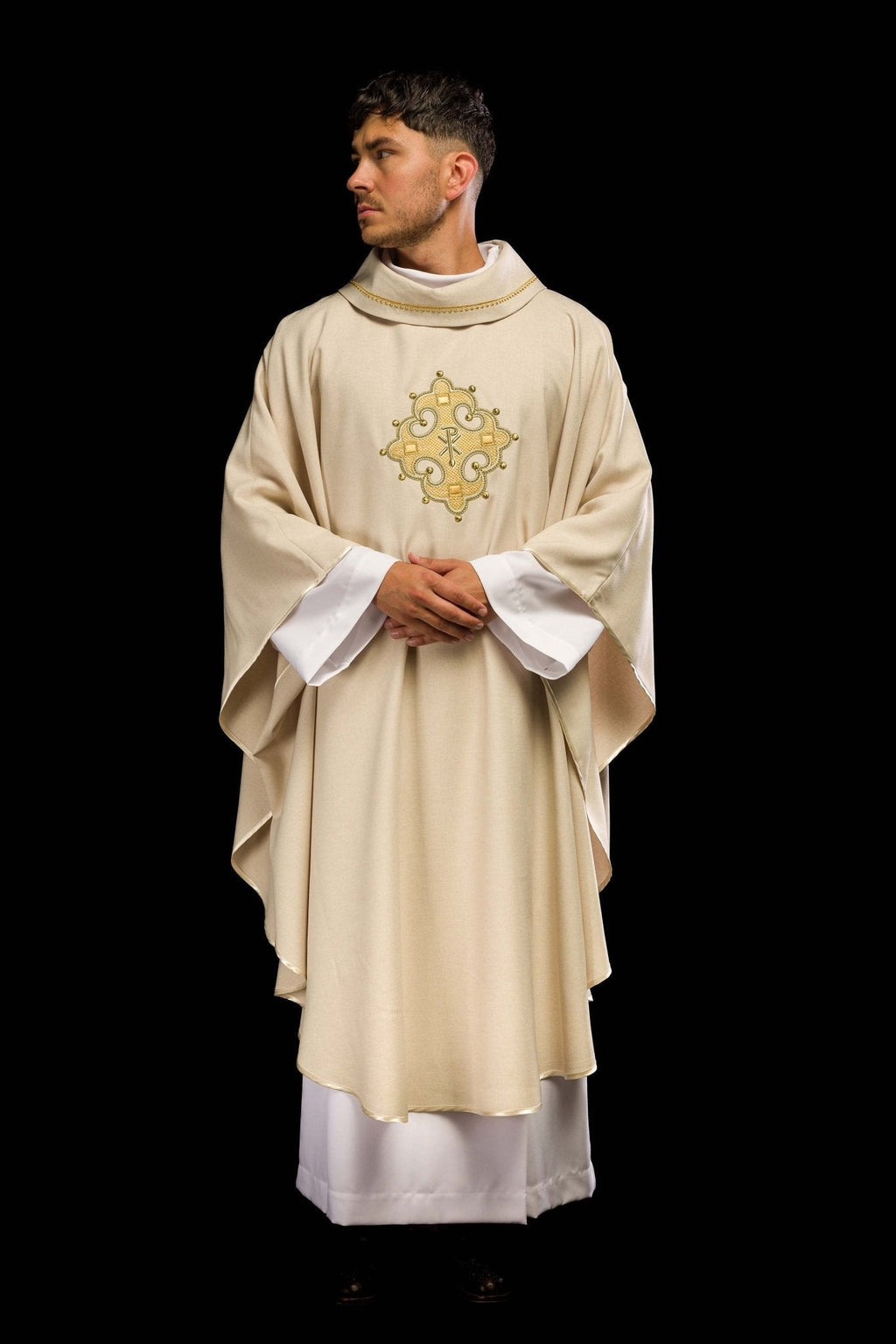 Chasuble with embroidered cross and gold trim on the ecru collar S - 7065 - 05 - 70 - HAFTINAUSA.COM