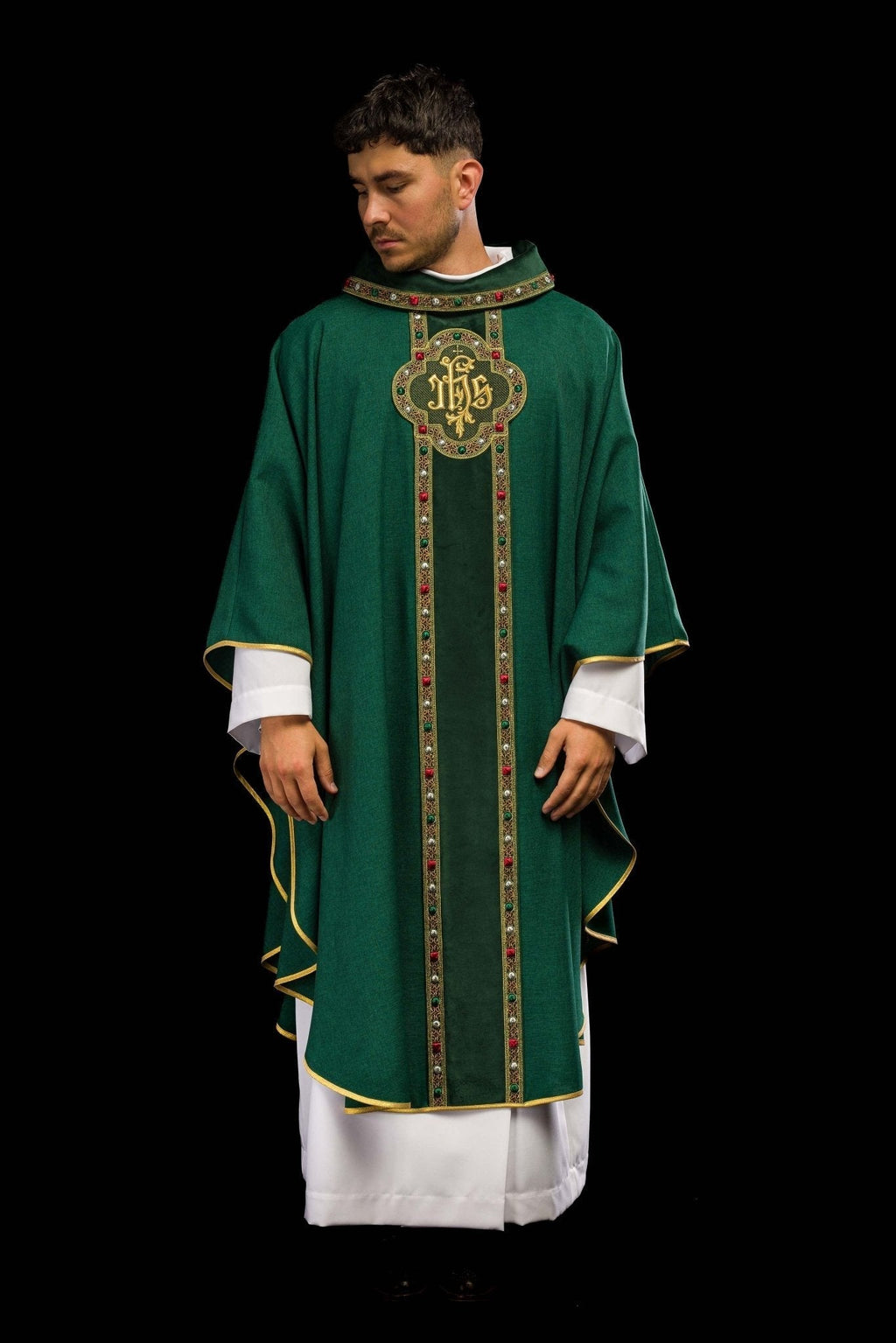 Chasuble with richly embroidered belt and piping around the IHS I collar embroidery in green S - 7067 - 01 - 70 - HAFTINAUSA.COM