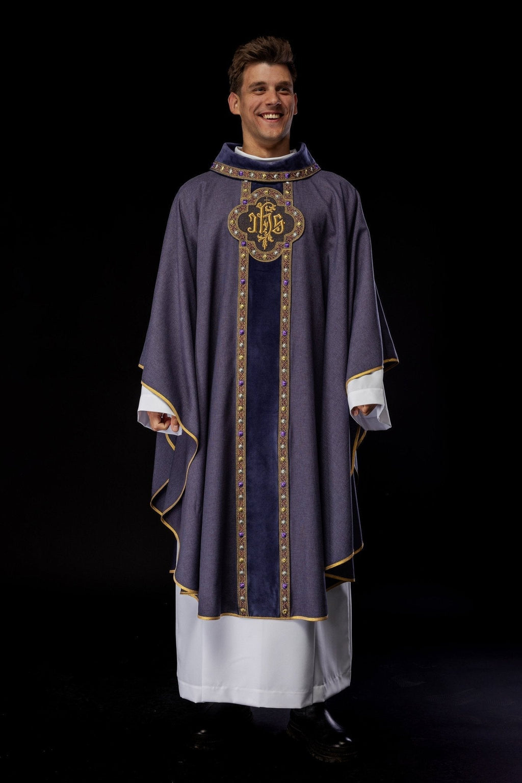 Chasuble with richly embroidered orphrey and piping around the IHS I collar embroidery in purple S - 7067 - 03 - 70 - HAFTINAUSA.COM