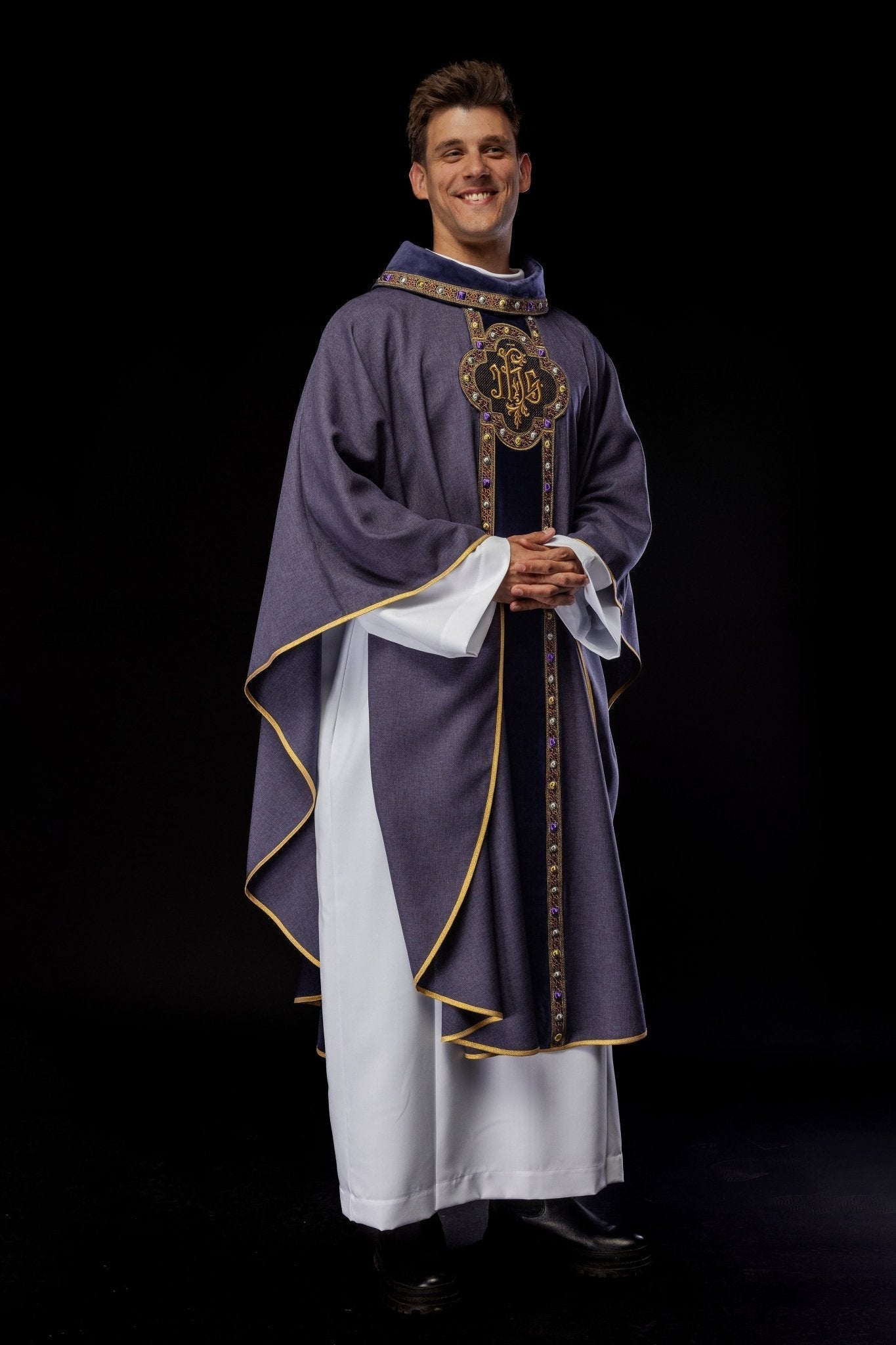 Chasuble with richly embroidered orphrey and piping around the IHS I collar embroidery in purple S - 7067 - 03 - 70 - HAFTINAUSA.COM