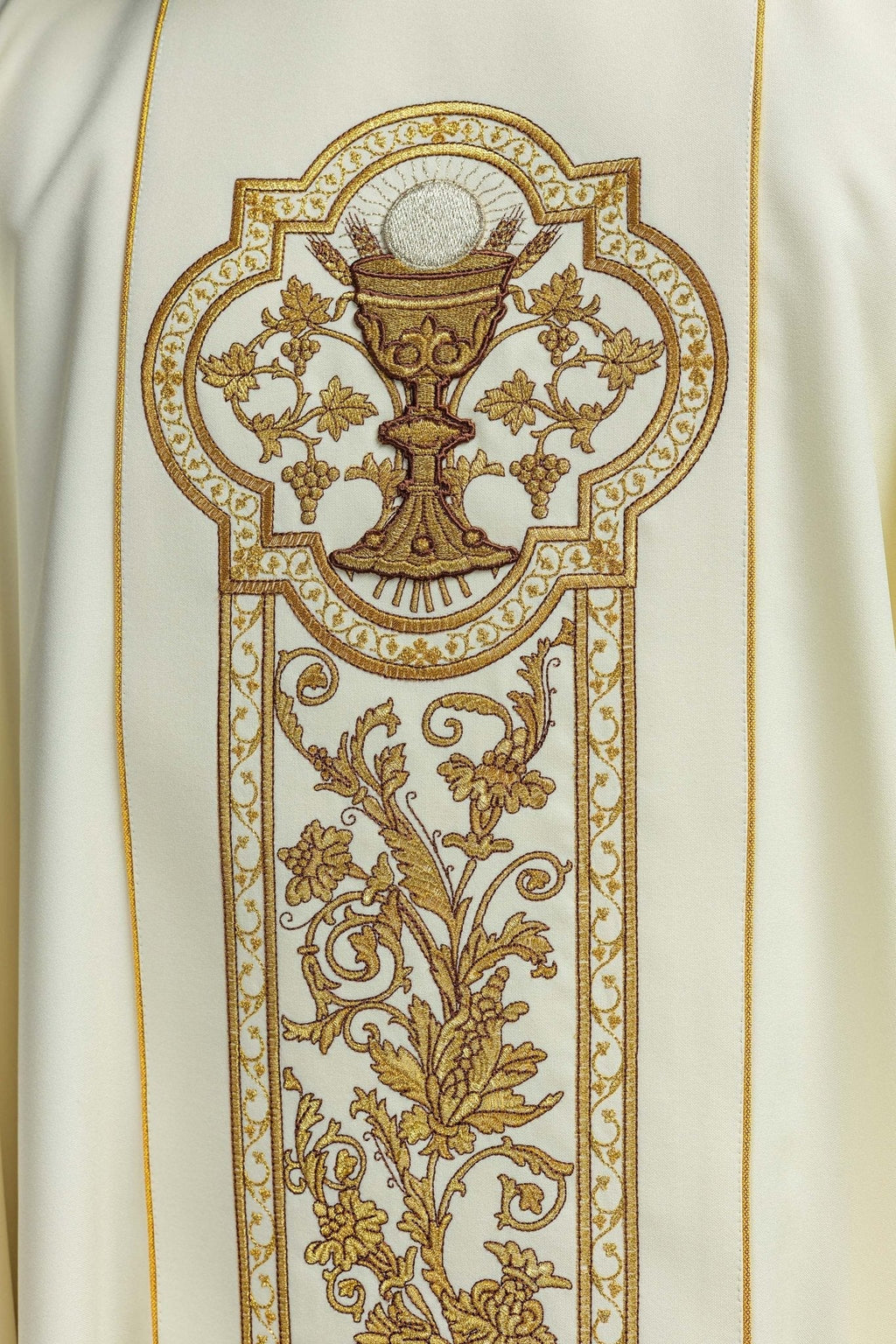 Chasuble with the symbol of the Eucharistic Chalice in ecru KOR/040/05/01 ECRU - HAFTINAUSA.COM