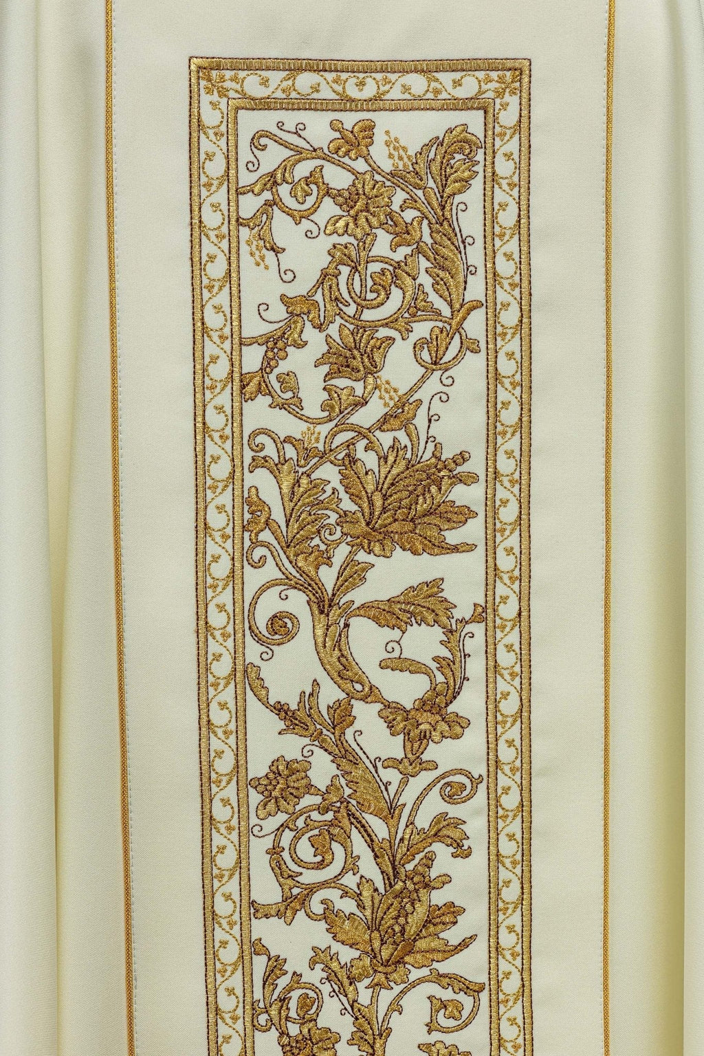 Chasuble with the symbol of the Eucharistic Chalice in ecru KOR/040/05/01 ECRU - HAFTINAUSA.COM