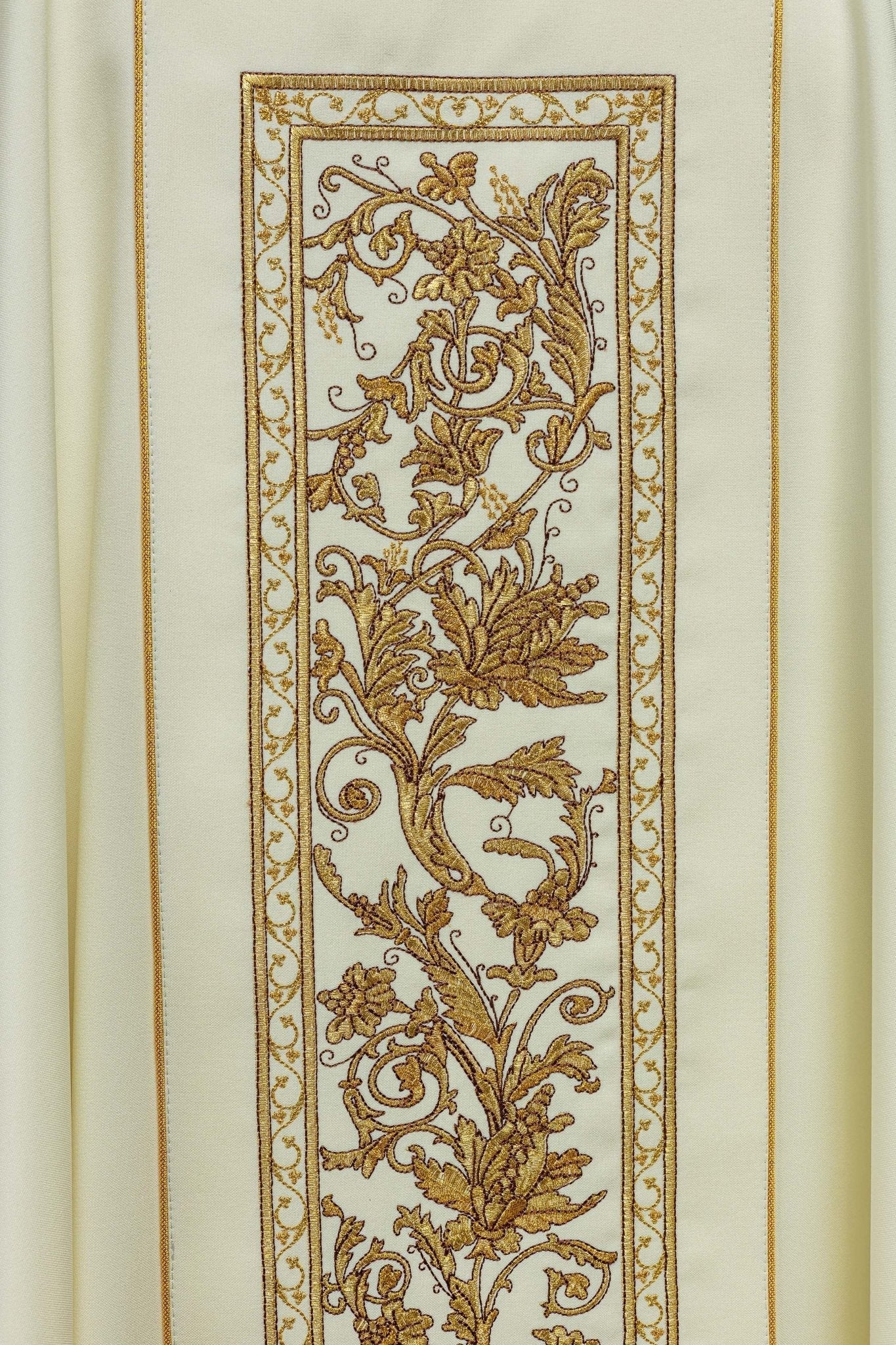 Chasuble with the symbol of the Eucharistic Chalice in ecru KOR/040/05/01 ECRU - HAFTINAUSA.COM