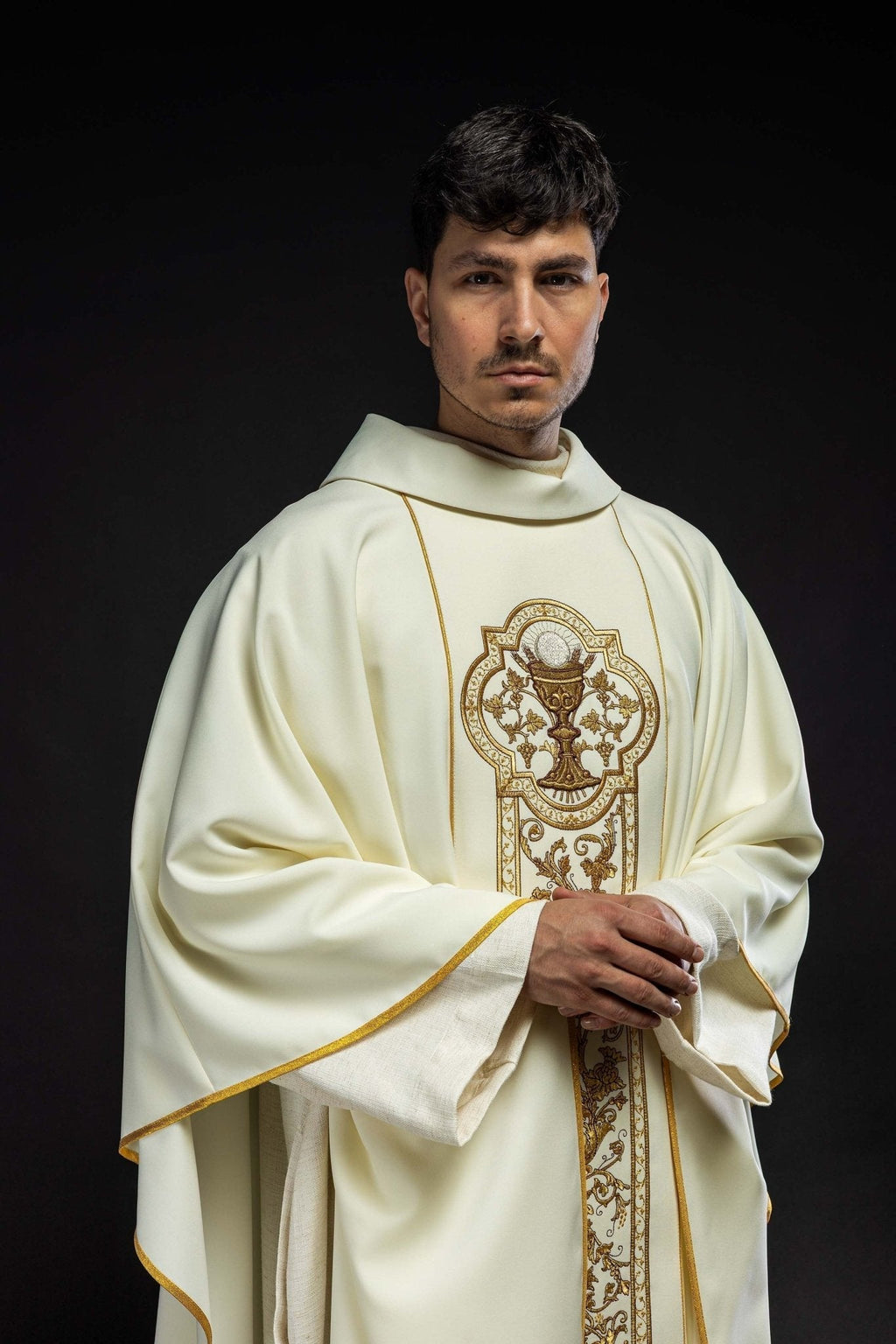 Chasuble with the symbol of the Eucharistic Chalice in ecru KOR/040/05/01 ECRU - HAFTINAUSA.COM