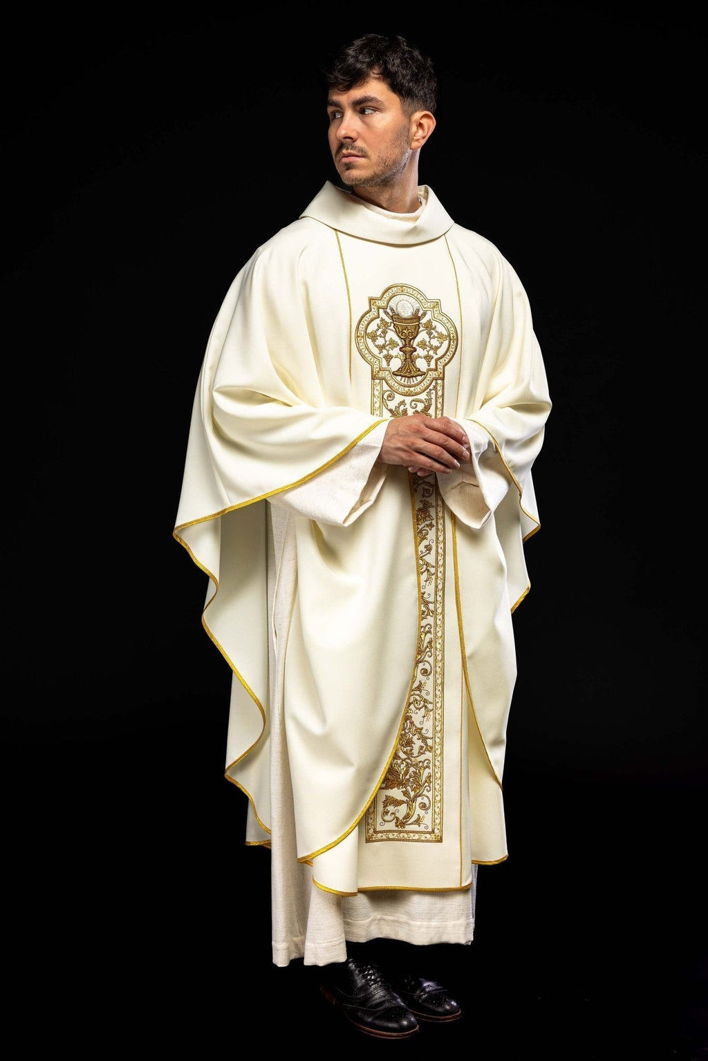 Chasuble with the symbol of the Eucharistic Chalice in ecru KOR/040/05/01 ECRU - HAFTINAUSA.COM