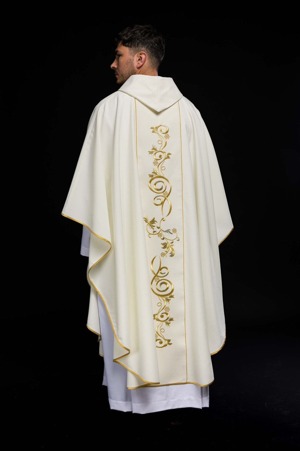 Classic ivory chasuble with embroidred IHS motif KOR/031/05/01 ECRU - HAFTINAUSA.COM