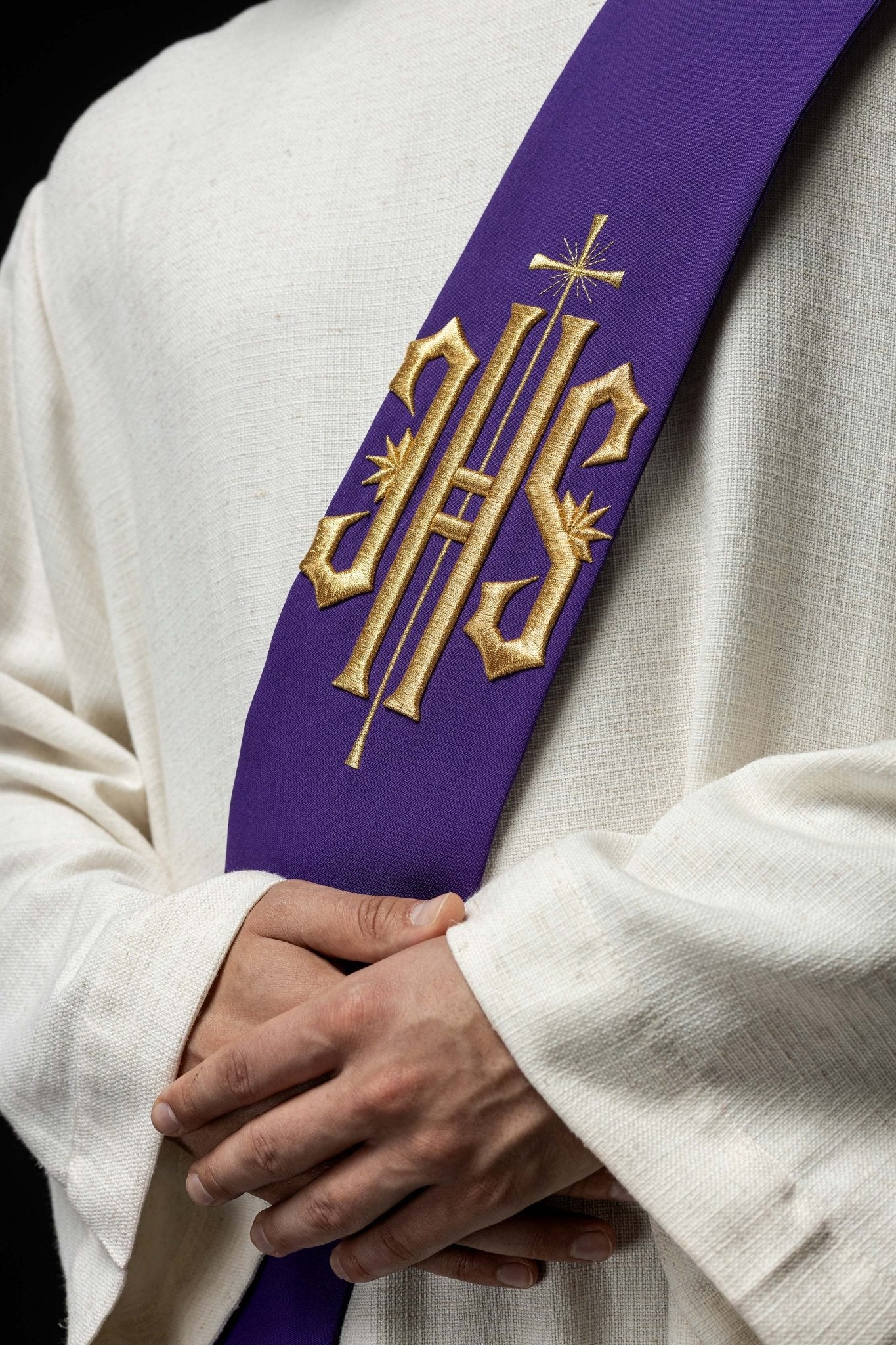 Deacon stole embroidered with IHS and Cross in purple KSD/135/03/01 FIOLET - HAFTINAUSA.COM