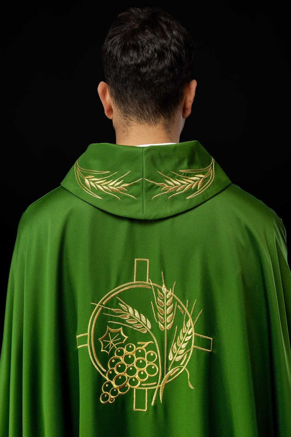 Green chasuble with embroidered collar and cross and wheat motifs S - 7054 - 01 - 53 - HAFTINAUSA.COM