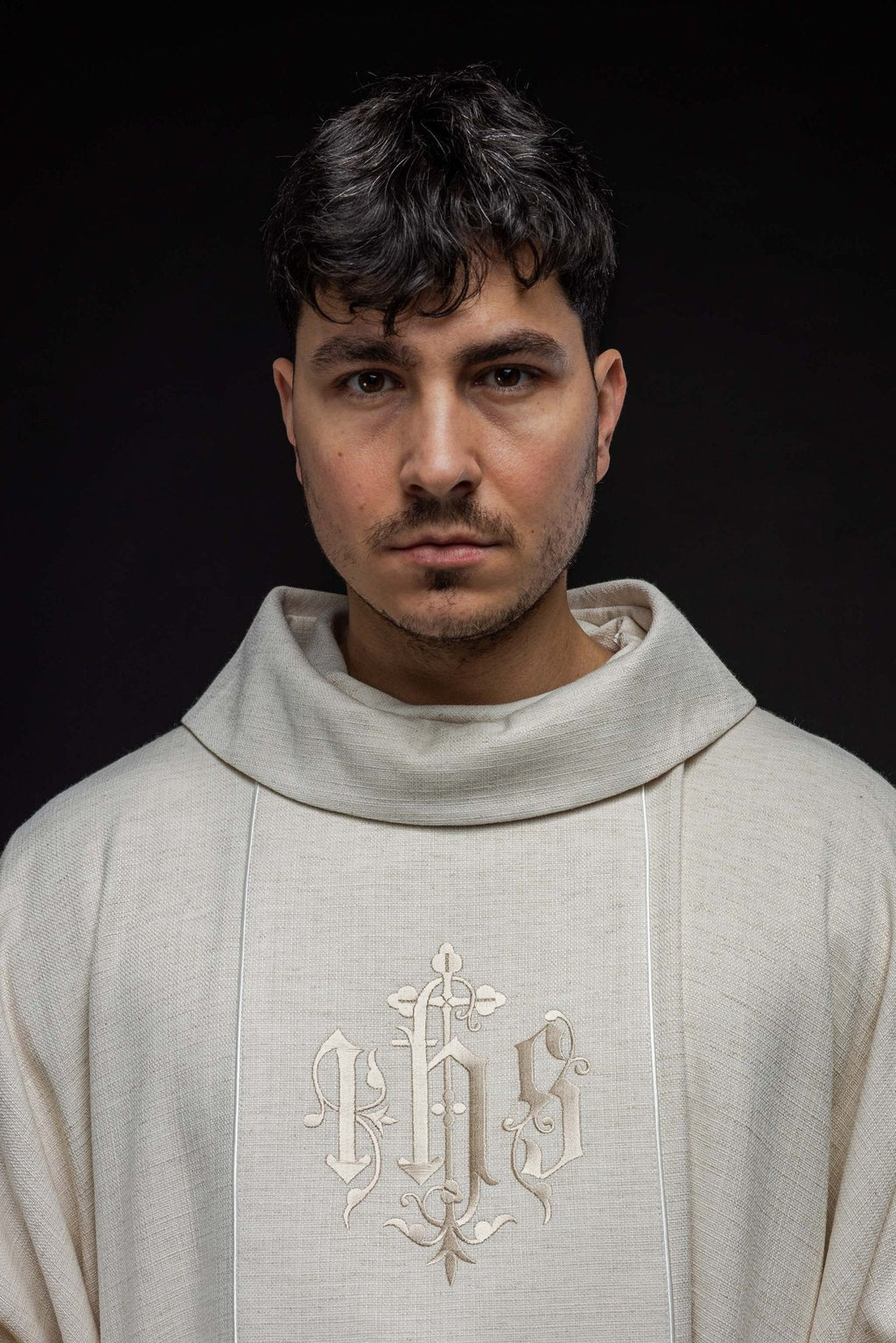 Ivory chasuble made of recycled texture KOR/215/05/49 ECRU - HAFTINAUSA.COM