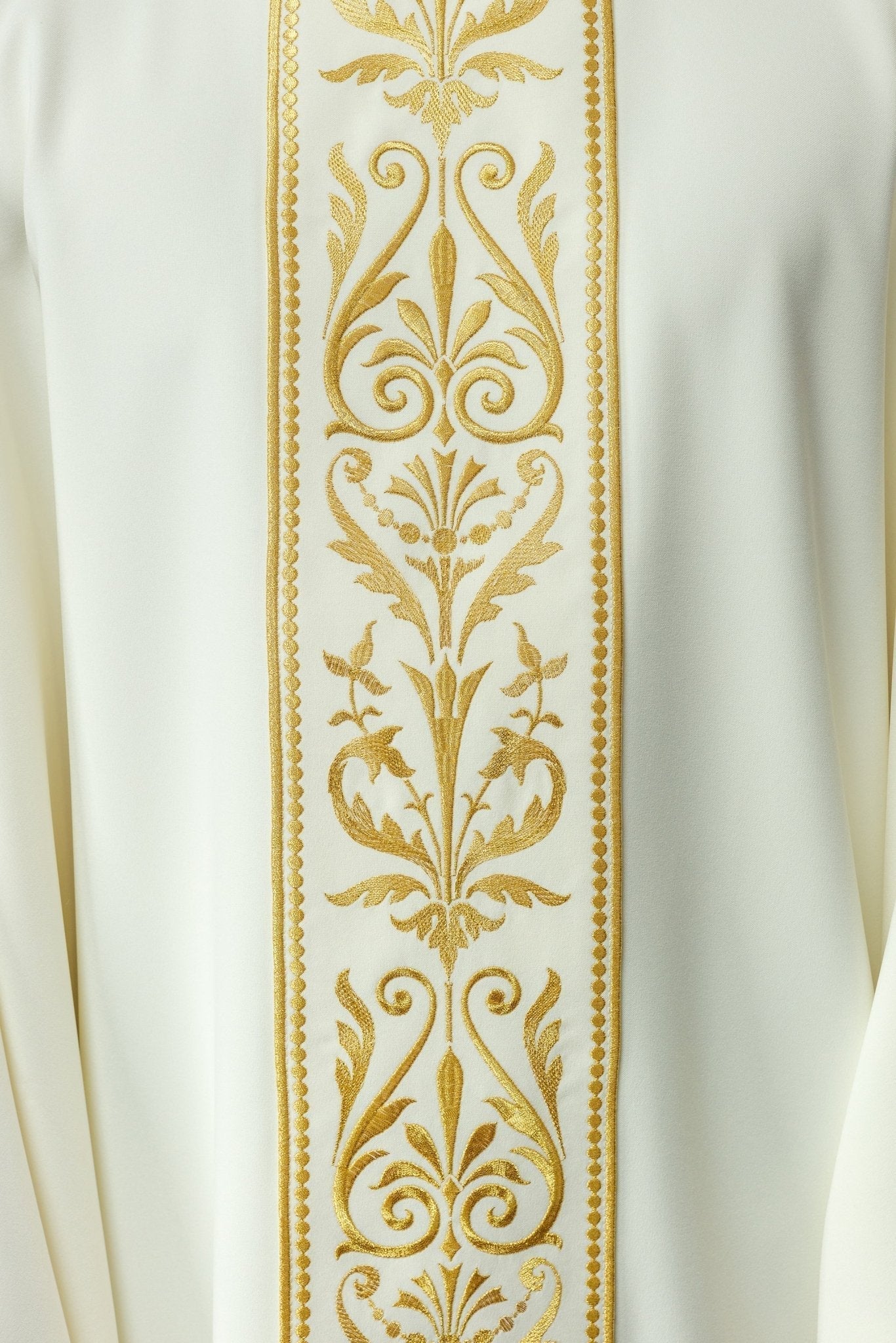 Liturgical chasuble with an embroidered belt in ecru KOR/008/05/01 ECRU - HAFTINAUSA.COM