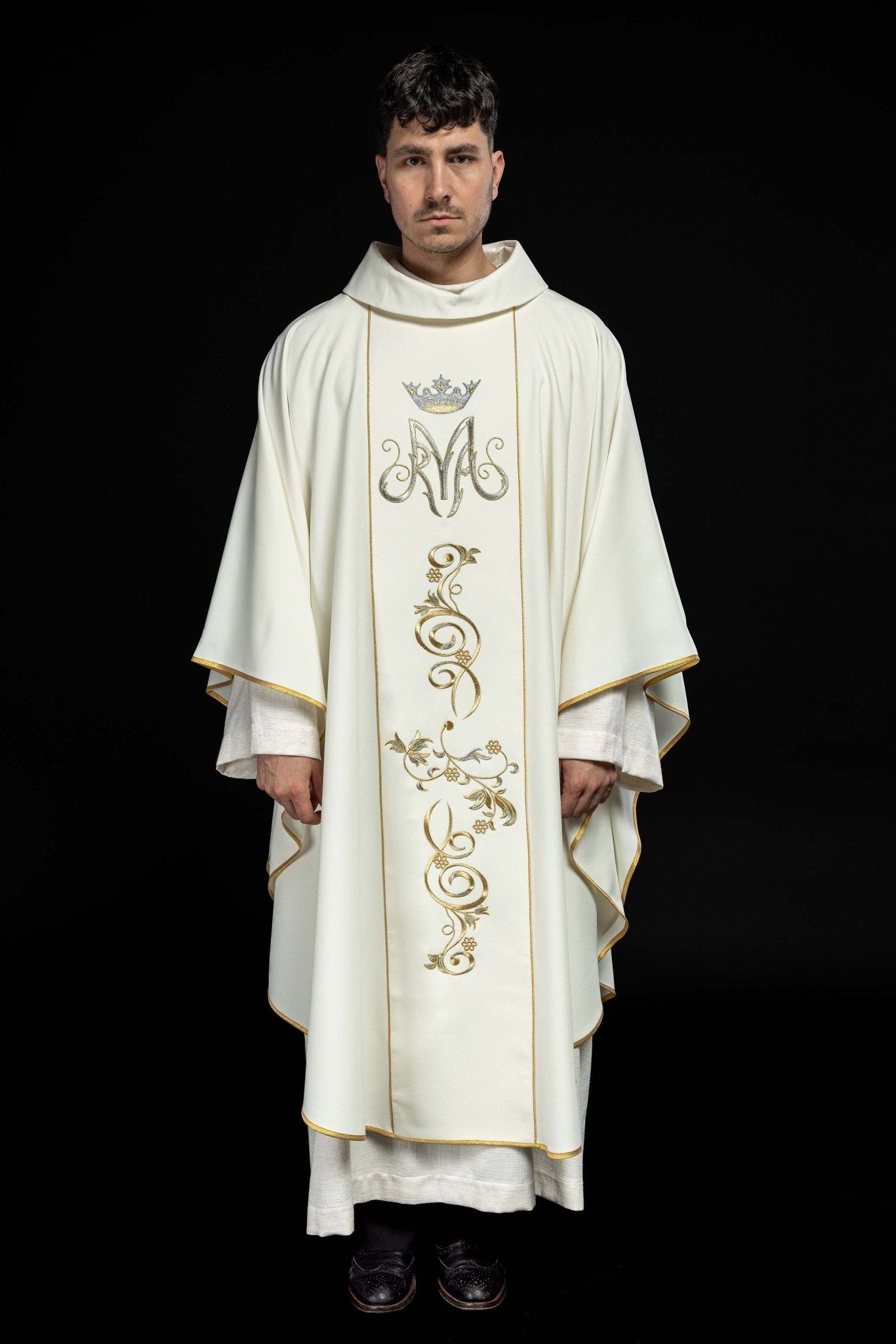 Marian liturgical chasuble with an embroidered belt in ecru KOR/072/05/01 ECRU - HAFTINAUSA.COM