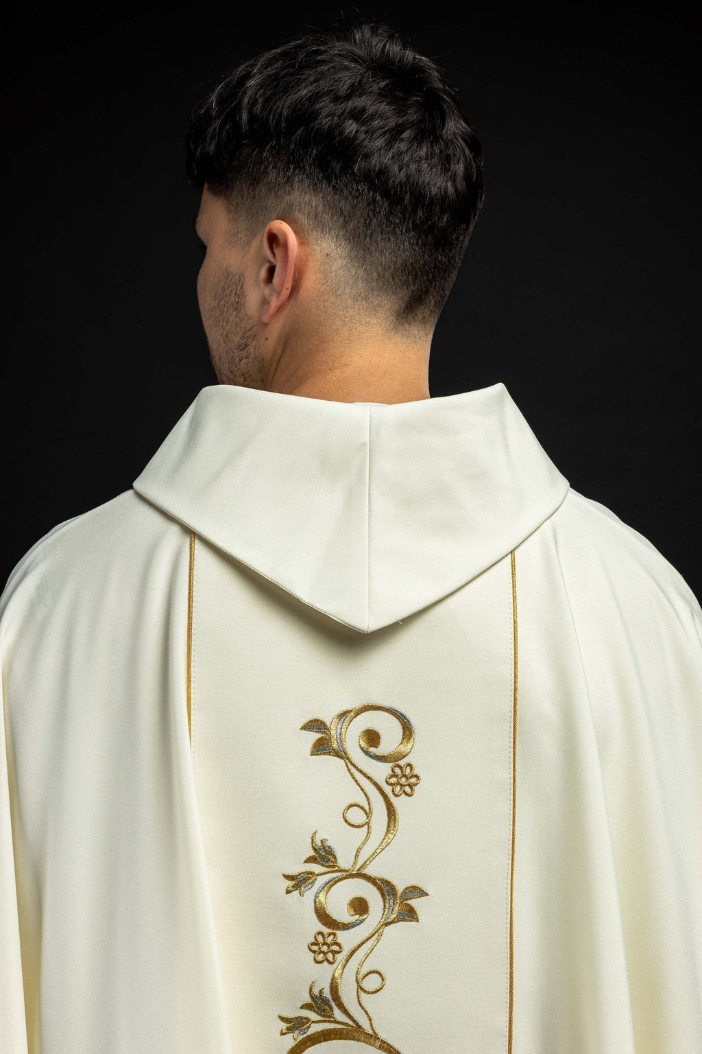 Marian liturgical chasuble with an embroidered belt in ecru KOR/072/05/01 ECRU - HAFTINAUSA.COM