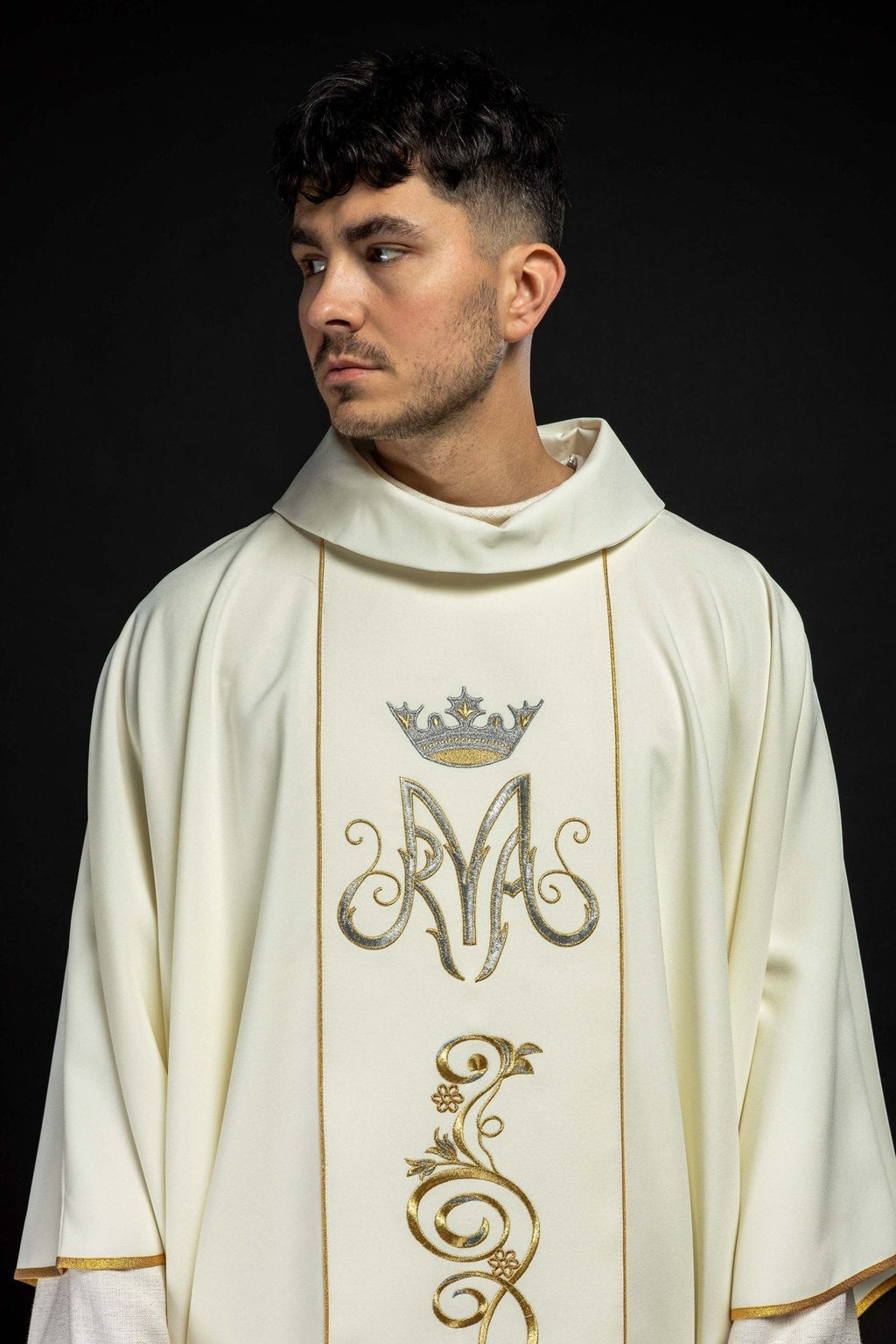 Marian liturgical chasuble with an embroidered belt in ecru KOR/072/05/01 ECRU - HAFTINAUSA.COM