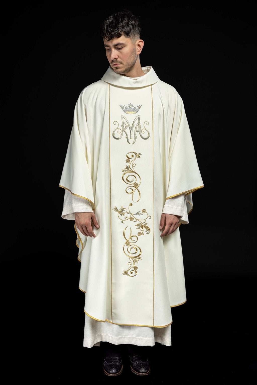 Marian liturgical chasuble with an embroidered belt in ecru KOR/072/05/01 ECRU - HAFTINAUSA.COM