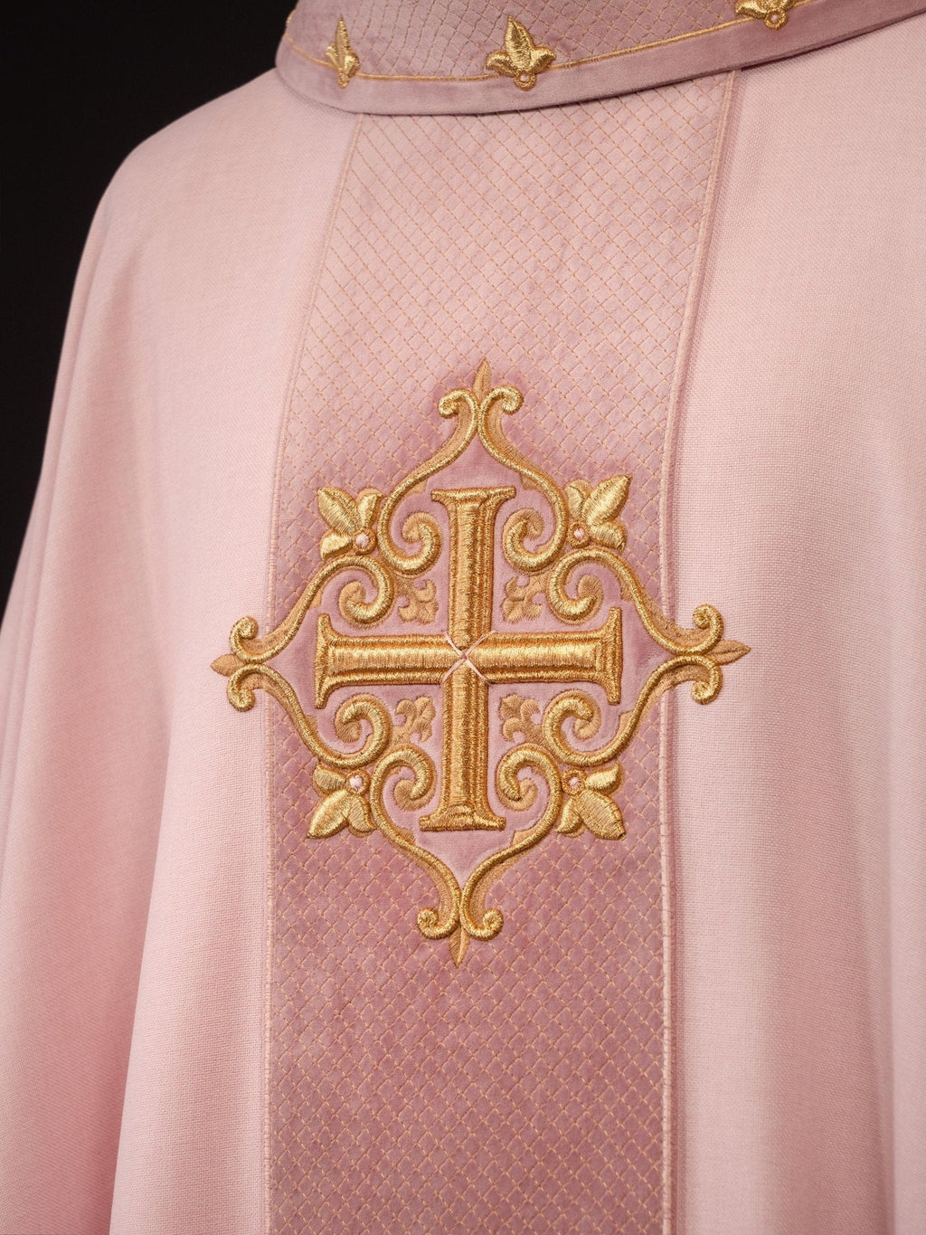 Pink Chasuble with Embroidered Cross Symbol LE/7029/08 - HAFTINAUSA.COM