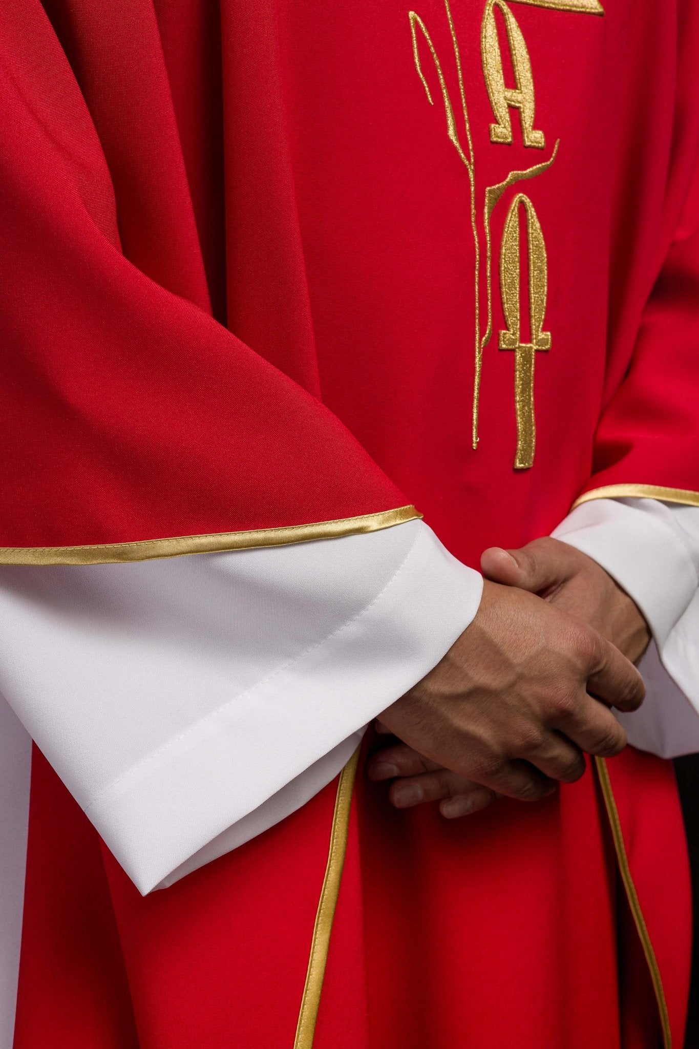 Red chasuble with cross and alfa omega symbols KOR/013/02/12 CZERWONY - HAFTINAUSA.COM