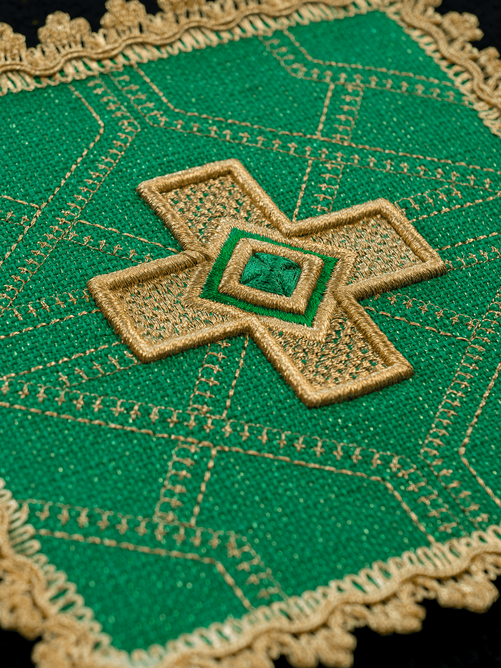 Set of four palls with golden embroidery KPA4/185 18*18 - HAFTINAUSA.COM